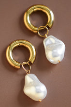 Load image into Gallery viewer, Peal Drop Earring