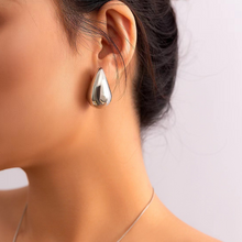Load image into Gallery viewer, Raindrop Statement Earring