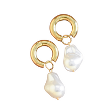 Load image into Gallery viewer, Peal Drop Earring