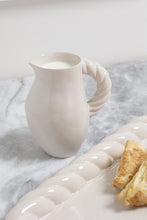 Load image into Gallery viewer, Manon Pitcher