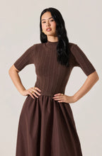 Load image into Gallery viewer, Caerlion Contrast Knit Midi Dress