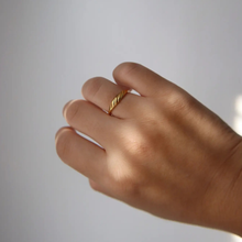 Load image into Gallery viewer, Evie Ring
