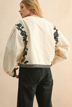 Load image into Gallery viewer, Floral Patch Detailed Jacket
