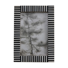 Load image into Gallery viewer, Ribbed Photo Frame | 4" x 6" Photo
