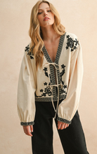 Load image into Gallery viewer, Floral Patch Detailed Jacket
