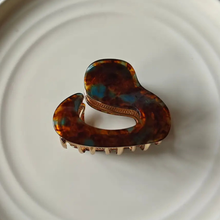 Load image into Gallery viewer, French Hair Clip | 3 Colors
