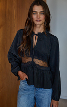 Load image into Gallery viewer, Chantilly Buttondown Top
