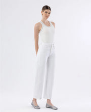 Load image into Gallery viewer, Optic White Panel Barrel Jean
