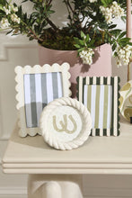 Load image into Gallery viewer, Mariselle Frame | 2 Sizes
