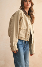 Load image into Gallery viewer, Contrasted Barn Jacket
