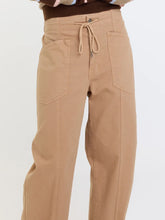 Load image into Gallery viewer, Villa Barrel Pant | Latte
