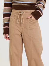 Load image into Gallery viewer, Villa Barrel Pant | Latte

