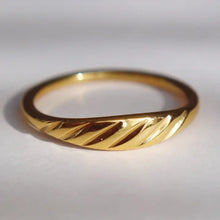 Load image into Gallery viewer, Evie Ring
