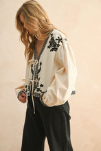 Load image into Gallery viewer, Floral Patch Detailed Jacket
